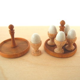 Eierbecher mit Tablett, Puppenstubenminiatur in 1zu12